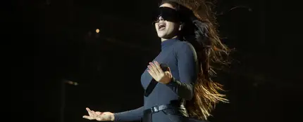 El romántico mensaje de Rosalía a Rauw Alejandro antes de interpretar 'BESO' en el Primavera Sound Barcelona El romántico mensaje de Rosalía a Rauw Alejandro antes de interpretar 'BESO' en el Primavera Sound Barcelona