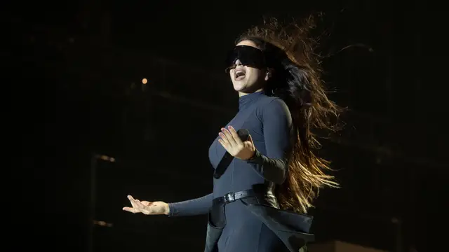 El romántico mensaje de Rosalía a Rauw Alejandro antes de interpretar 'BESO' en el Primavera Sound Barcelona