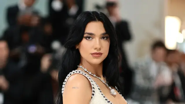 Dua Lipa en la MET Gala 2023