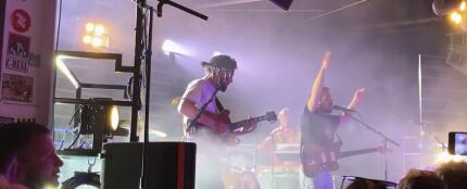 As&iacute; fue la primera vez que Milky Chance interpret&oacute; 'Living in a Haze' en directo