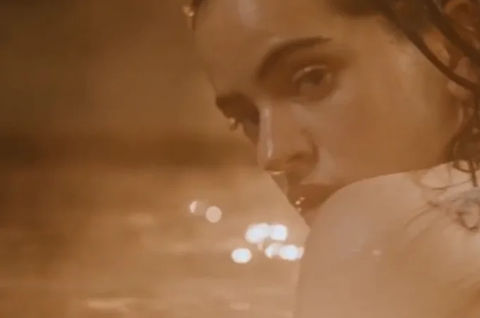 Rosalía, en el videoclip de 'Tuya'.