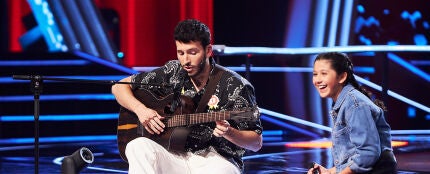 El momento m&aacute;s dulce de Sebasti&aacute;n Yatra al cantar &lsquo;Un a&ntilde;o&rsquo; con Nina 