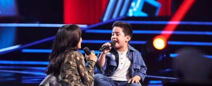 Adri&aacute;n no pierde la oportunidad y canta con Aitana &lsquo;11 razones&rsquo; en &lsquo;La Voz Kids&rsquo; 