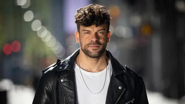 Ricky Merino, de cerca: su carrera tras Operación Triunfo, sus parejas y su corto sobre la bisexualidad.