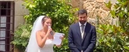 Rigoberta Bandini canta los votos en su boda con Esteban Navarro, padre de su hijo 