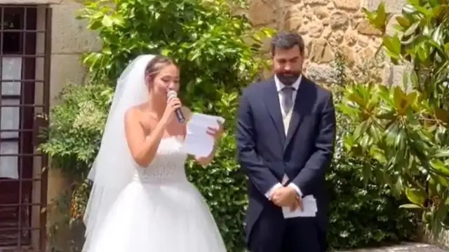 Rigoberta Bandini canta los votos en su boda con Esteban Navarro, padre de su hijo