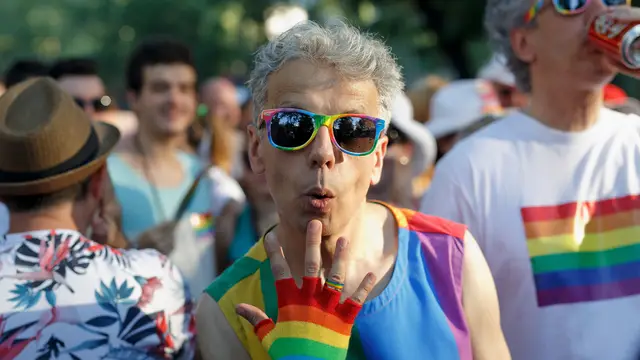 Un asistente a las fiestas del Orgullo de Madrid en 2019.
