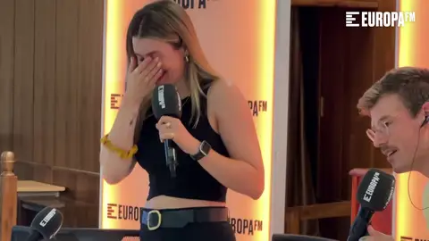 Un seguidor de 'Cuerpos especiales' pide matrimonio a su chico en el especial León y Eva Soriano le hace spoiler Un seguidor de 'Cuerpos especiales' pide matrimonio a su chico en el especial León y Eva Soriano le hace spoiler