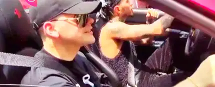 Bizarrap y Rauw Alejandro revolucionan Madrid al llegar a un restaurante en un asombroso Ferrari descapotable Bizarrap y Rauw Alejandro revolucionan Madrid al llegar a un restaurante en un asombroso Ferrari descapotable