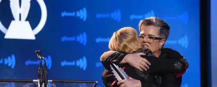 Rosie O'Donnell y Madonna durante la gala de los premios GLAAD Media Awards New York, en Nueva York. Rosie O'Donnell y Madonna durante la gala de los premios GLAAD Media Awards New York, en Nueva York.