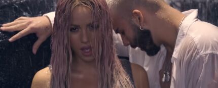 Shakira y Manuel Turizo, en el videoclip de &#39;Copa vacía&#39;.