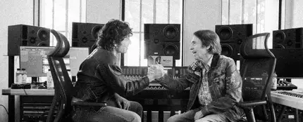 Raphael y Leo Rizzi durante la grabación del vídeo 'Digan lo que digan' Raphael y Leo Rizzi durante la grabación del vídeo 'Digan lo que digan'