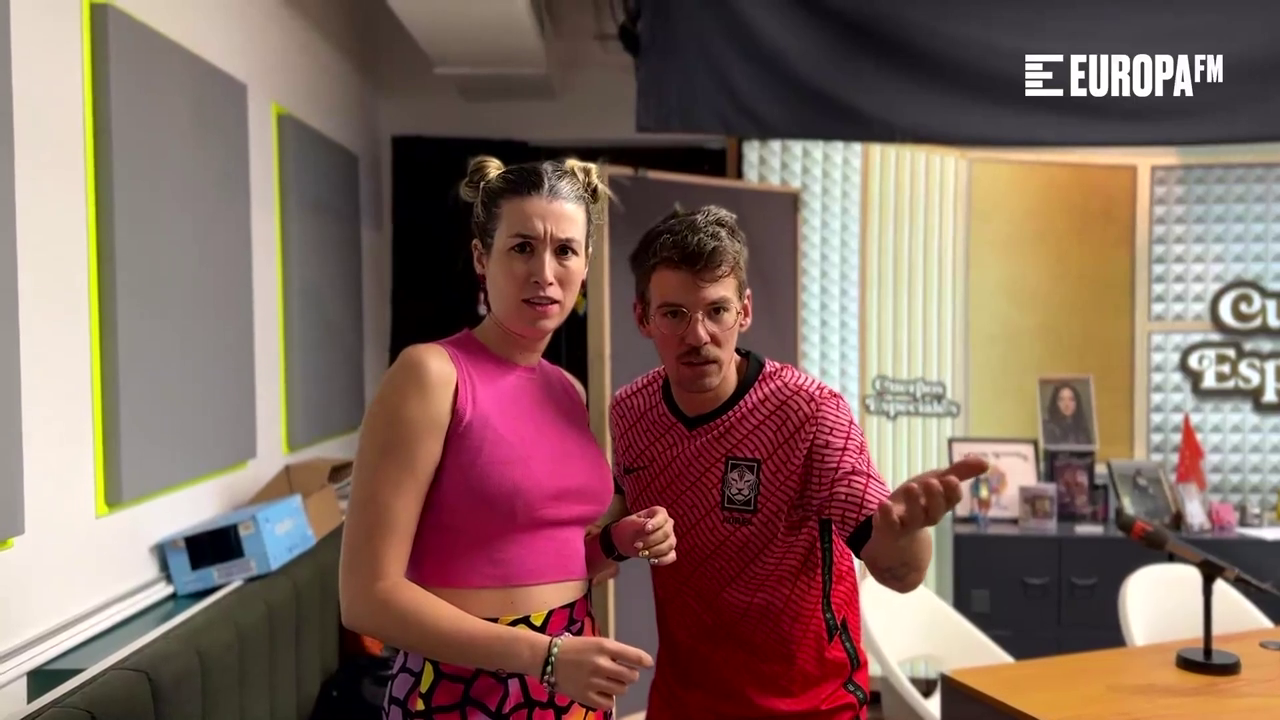 Úrsula von der Leyen visita 'Cuerpos especiales' y habla sobre la Radio Oficial de Europa: "Bueno, me lo voy pensando" Úrsula von der Leyen visita 'Cuerpos especiales' y habla sobre la Radio Oficial de Europa: "Bueno, me lo voy pensando"