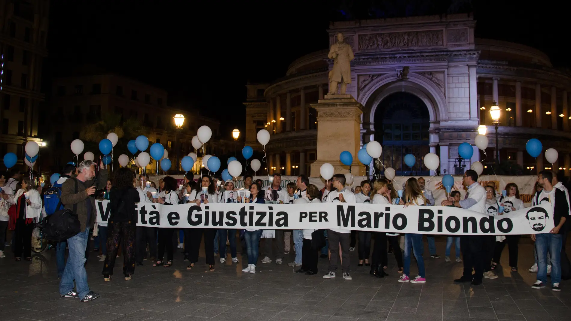 Manifestación por Mario Biondo