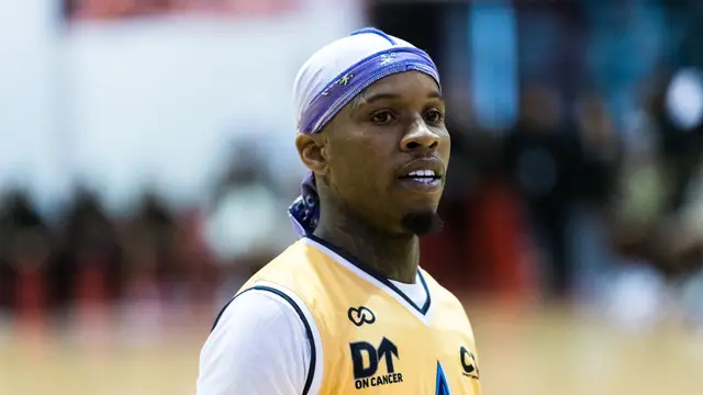 El rapero Tory Lanez, condenado a 10 años de cárcel por disparar a la artista Megan Thee Stallion.