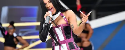 La gran cifra por la que se ha subastado el micrófono que lanzó Cardi B a un fan será donada íntegramente a la caridad La gran cifra por la que se ha subastado el micrófono que lanzó Cardi B a un fan será donada íntegramente a la caridad
