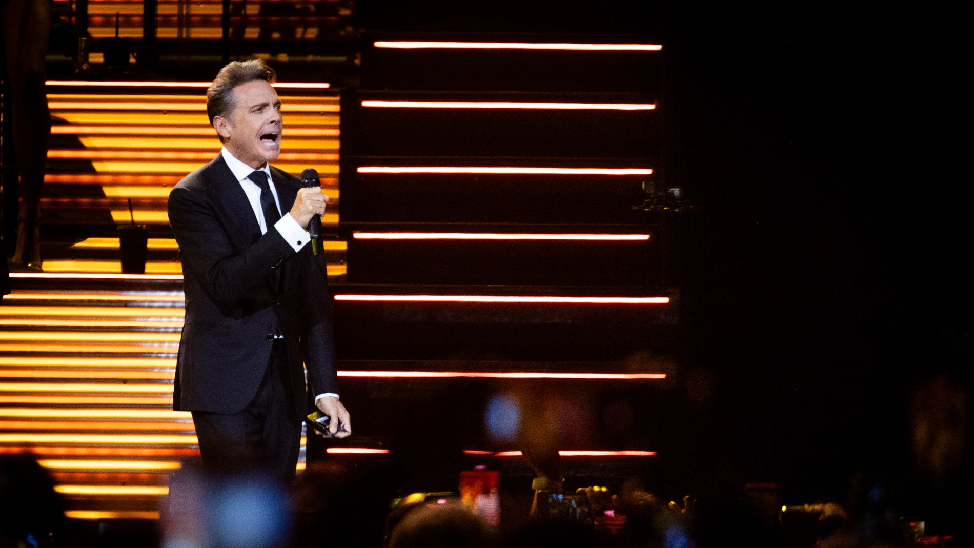 La expareja de Luis Miguel le acusa de llevar tres años sin pagar la pensión de sus dos hijos. La expareja de Luis Miguel le acusa de llevar tres años sin pagar la pensión de sus dos hijos.