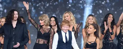 Taylor Swift, Ed Sheeran y Ariana Grande cierran el desfile de Victoria's Secret 2013 Taylor Swift, Ed Sheeran y Ariana Grande cierran el desfile de Victoria's Secret 2013