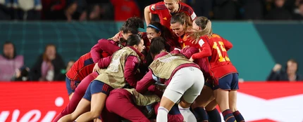 Los momentazos de la reina Letizia y la infanta Sofía con las jugadoras de La Roja tras ganar el mundial Los momentazos de la reina Letizia y la infanta Sofía con las jugadoras de La Roja tras ganar el mundial