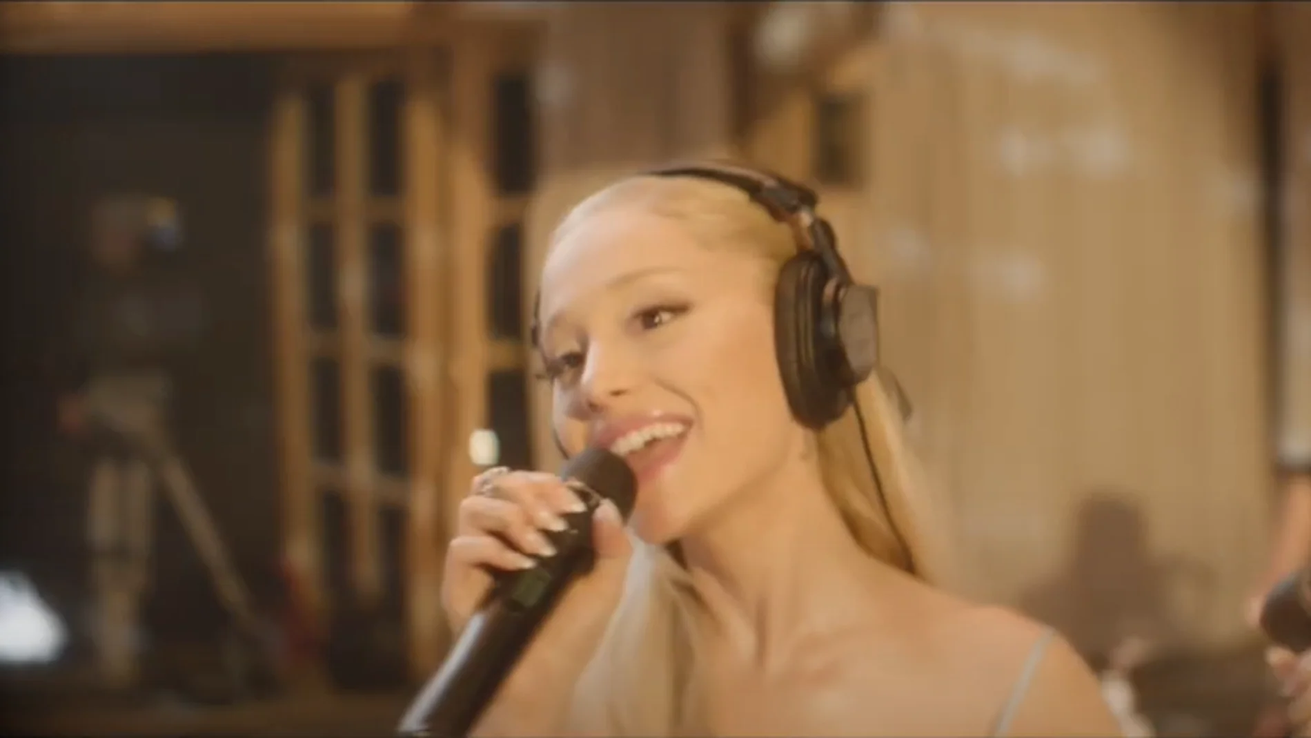 Ariana Grande canta por primera vez ‘Daydreamin’ en 10 años Ariana Grande canta por primera vez ‘Daydreamin’ en 10 años