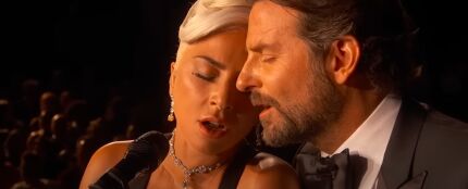 Lady Gaga y Bradley Cooper cantan &#39;Shallow&#39; en la gala de los Premios Oscar 2019. 