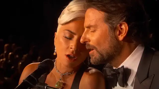 Lady Gaga y Bradley Cooper cantan 'Shallow' en la gala de los Premios Oscar 2019.