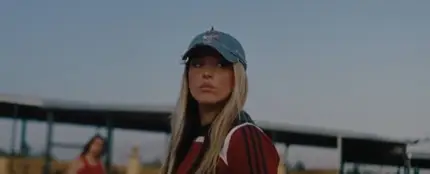 Lola Índigo, en el videoclip de 'Mala suerte' Lola Índigo, en el videoclip de 'Mala suerte'