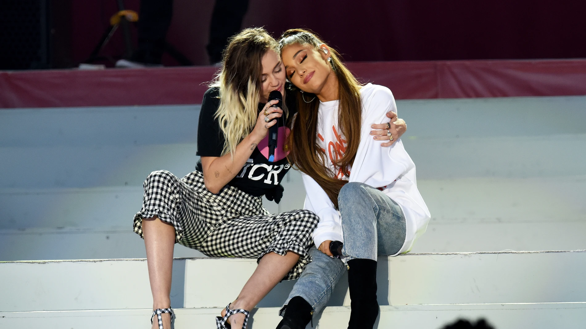 Miley Cyrus y Ariana Grande