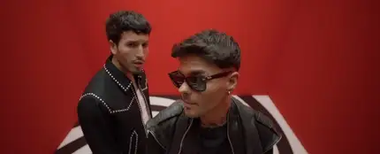 Sebastián Yatra y Abraham Mateo en 'Xq sigues pasando?' Sebastián Yatra y Abraham Mateo en 'Xq sigues pasando?'
