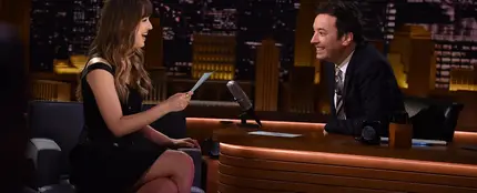 Jimmy Fallon con Dakota Johnson en 'The Tonight Show' Jimmy Fallon con Dakota Johnson en 'The Tonight Show'