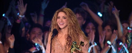 Shakira recoge el premio a toda su trayectoria en los MTV VMAs 2023.