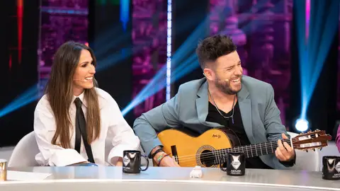¡Increíble! Pablo López improvisa una canción en directo para sus compañeros de La Voz ¡Increíble! Pablo López improvisa una canción en directo para sus compañeros de La Voz