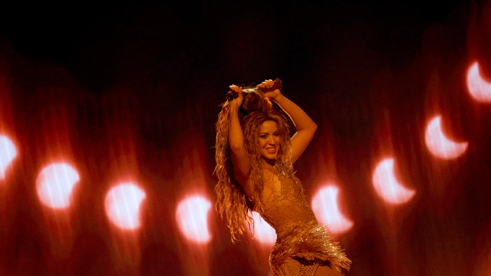 Shakira, durante su actuación en los Premios MTV VMAs.