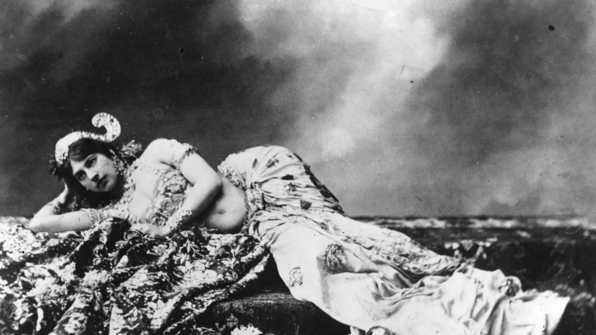 La bailarina holandesa Mata Hari, seudónimo de Margaretha Geertruide MacLeod nee Zelle, (1876 - 1917).