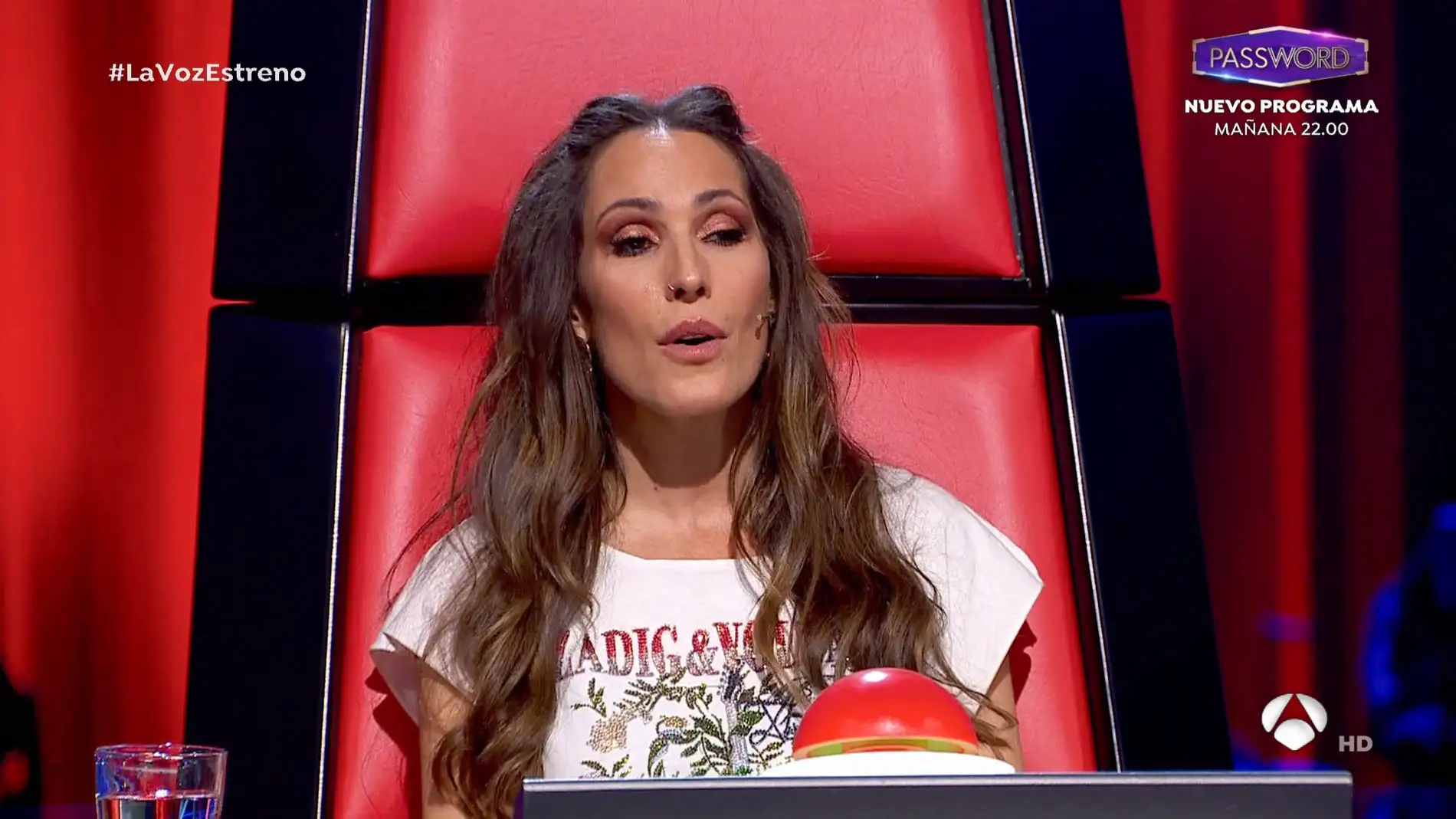 Antonio Orozco y Malú cantan a dúo 'Estoy hecho de pedacitos de ti' en 'La Voz' Antonio Orozco y Malú cantan a dúo 'Estoy hecho de pedacitos de ti' en 'La Voz'