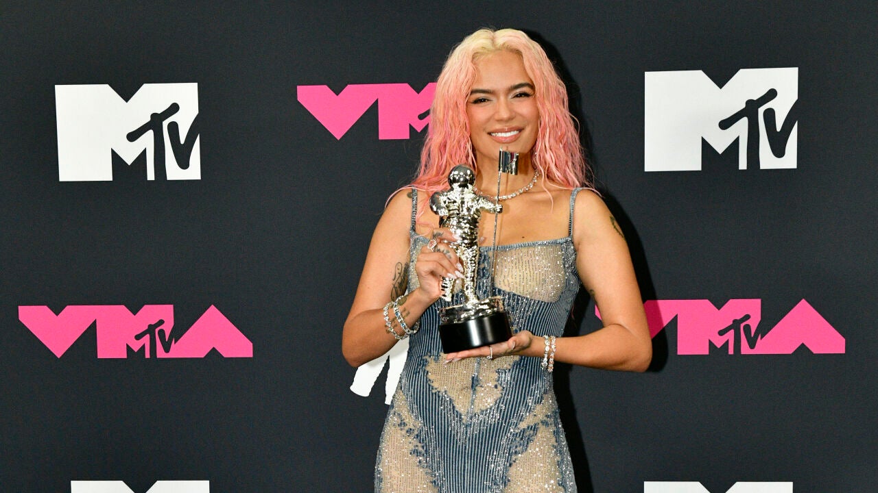 Karol G lució más de dos millones de dólares en diamantes en su vestido