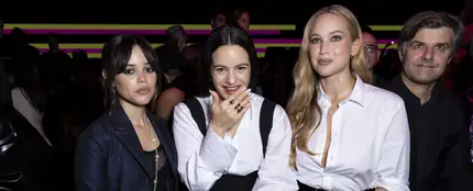 Jenna Ortega, Rosalía y Jennifer Lawrence en el desfile de Dior en París Jenna Ortega, Rosalía y Jennifer Lawrence en el desfile de Dior en París