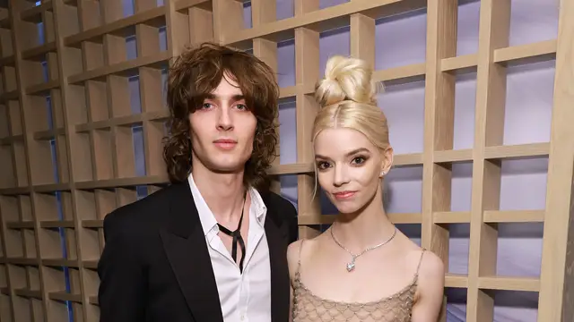 Anya Taylor-Joy y Malcolm McRae