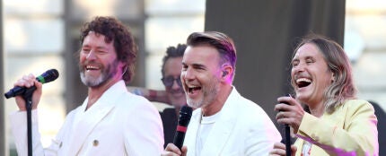 Take That actúa en el escenario del estreno mundial de &#39;Greatest Days&#39; de Take That en Londres, Inglaterra (2023). 