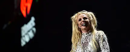 Britney Spears actúa durante el Jingle Ball 2016 en Los Ángeles, California. Britney Spears actúa durante el Jingle Ball 2016 en Los Ángeles, California.