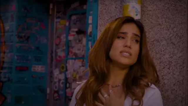 Julia Medina, en una imagen del videoclip de su canción 'ADIÓS', su último lanzamiento.