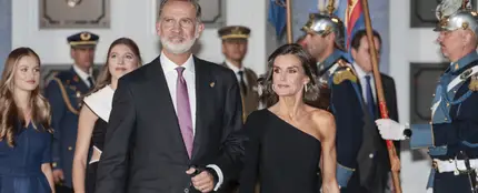 Letizia y Felipe VI recrean la foto de su primer encuentro 20 años después Letizia y Felipe VI recrean la foto de su primer encuentro 20 años después