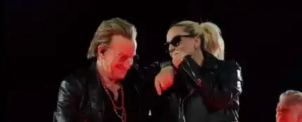 Lady Gaga aparece por sorpresa en el concierto de U2 en Las Vegas para cantar 'Shallow' Lady Gaga aparece por sorpresa en el concierto de U2 en Las Vegas para cantar 'Shallow'