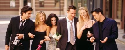 David Schwimmer, Jennifer Aniston, Courteney Cox, Matthew Perry, Lisa Kudrow y Matt LeBlanc, en una imagen promocional de &#39;Friends&#39;.
