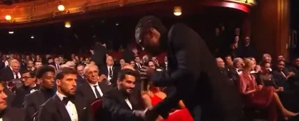 El vergonzoso gesto machista del cantante Rema en la gala Balón de Oro El vergonzoso gesto machista del cantante Rema en la gala Balón de Oro