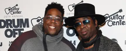 Aaron Spears (izquierda) y Robert Sput asisten al evento Drum-Off Finals de Guitar Center en Los Ángeles, California (2017). Aaron Spears (izquierda) y Robert Sput asisten al evento Drum-Off Finals de Guitar Center en Los Ángeles, California (2017).