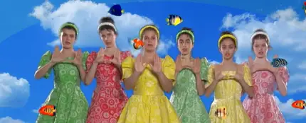 Las integrantes de Stella Maris en el videoclip La Alcantarilla Las integrantes de Stella Maris en el videoclip La Alcantarilla