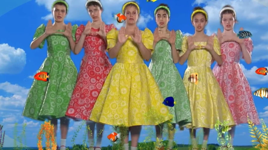 Las integrantes de Stella Maris en el videoclip La Alcantarilla