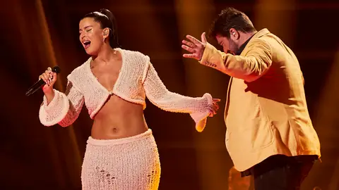 ¡Menudo regalo! Antonio Orozco canta junto a Nathy Peluso Sabor a ti en La Voz ¡Menudo regalo! Antonio Orozco canta junto a Nathy Peluso Sabor a ti en La Voz