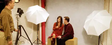 Courteney Cox y Matthew Perry, durante un rodaje de 'Friends' en 2001 en el que interpretan a Monica y Chandler. Courteney Cox y Matthew Perry, durante un rodaje de 'Friends' en 2001 en el que interpretan a Monica y Chandler.